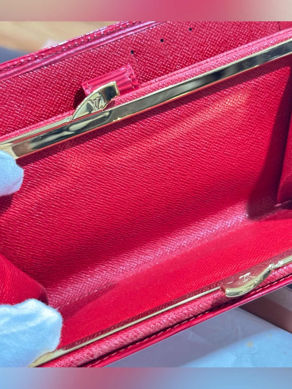 Vintage Louis Vuitton Red Epi Leather Continental Long Wallet w/ Kiss lock - Picture 5 of 13